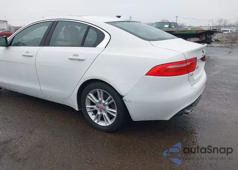 2017 Jaguar Xe 20D Premium z USA, uszkodzony, nr VIN SAJAJ4BN4HA956865